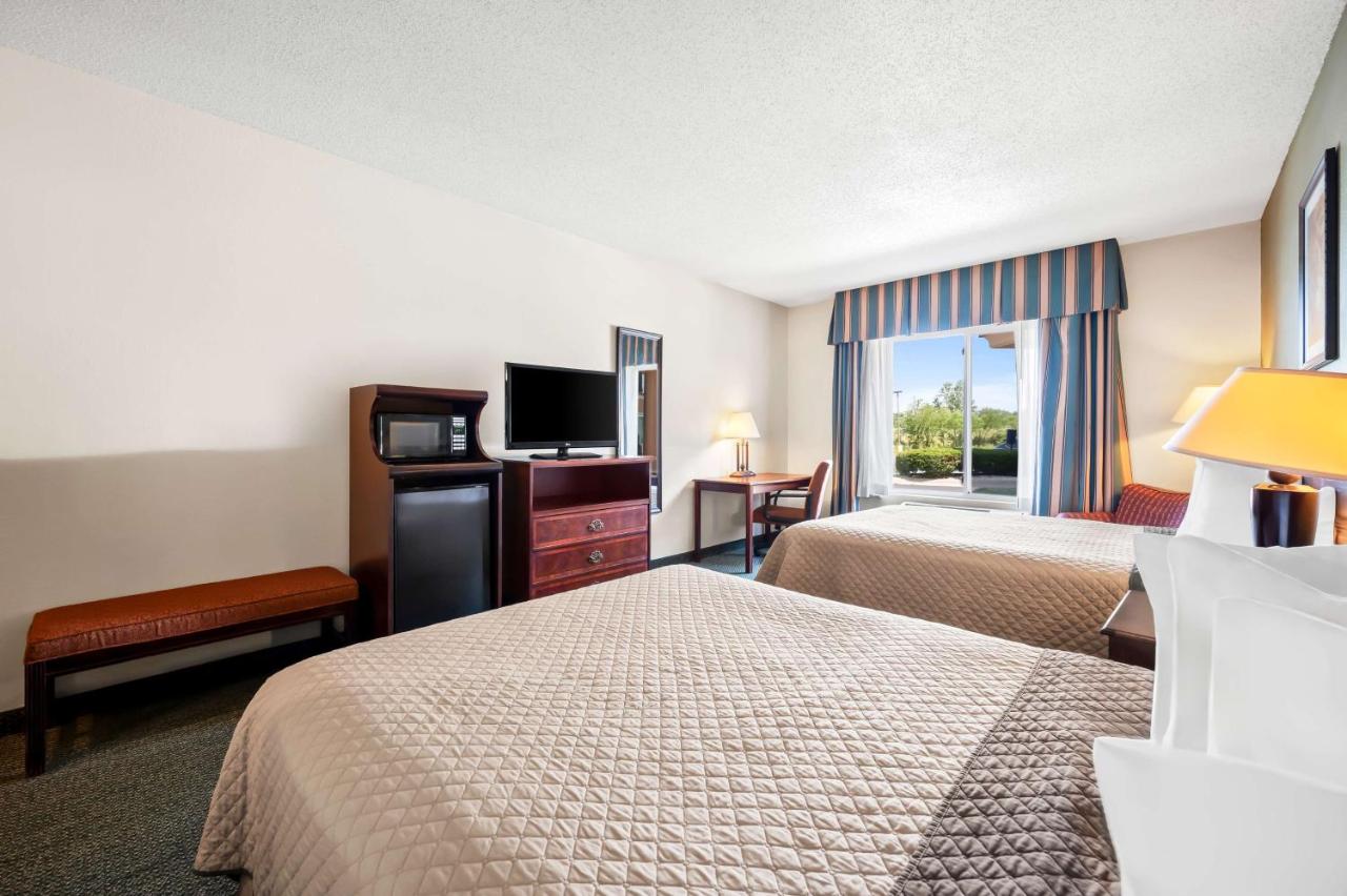 Queen Room with Two Queen Beds - Non-Smoking at Best Western Annawan Inn