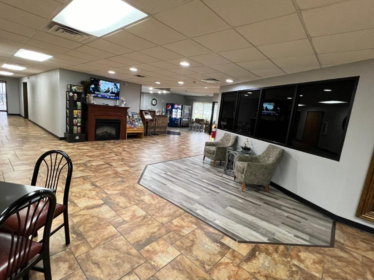 | Greenlight Inn & Suites St James