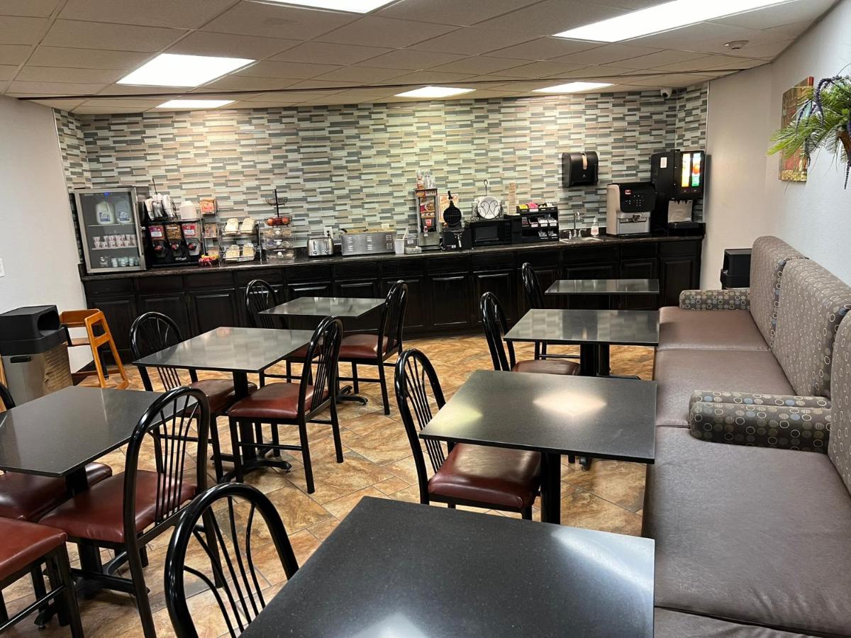 | Greenlight Inn & Suites St James