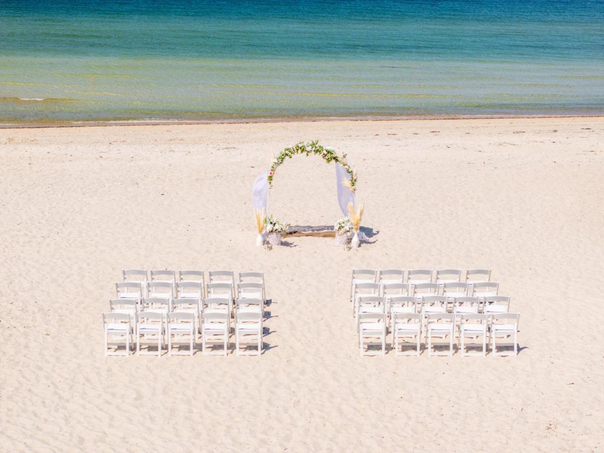 | Sea Crest Beach Hotel