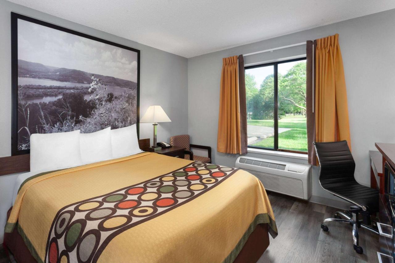 Queen Room with Bath Tub - Mobility Accessible/Non-Smoking at Super 8 by Wyndham Sun Prairie/Madison E