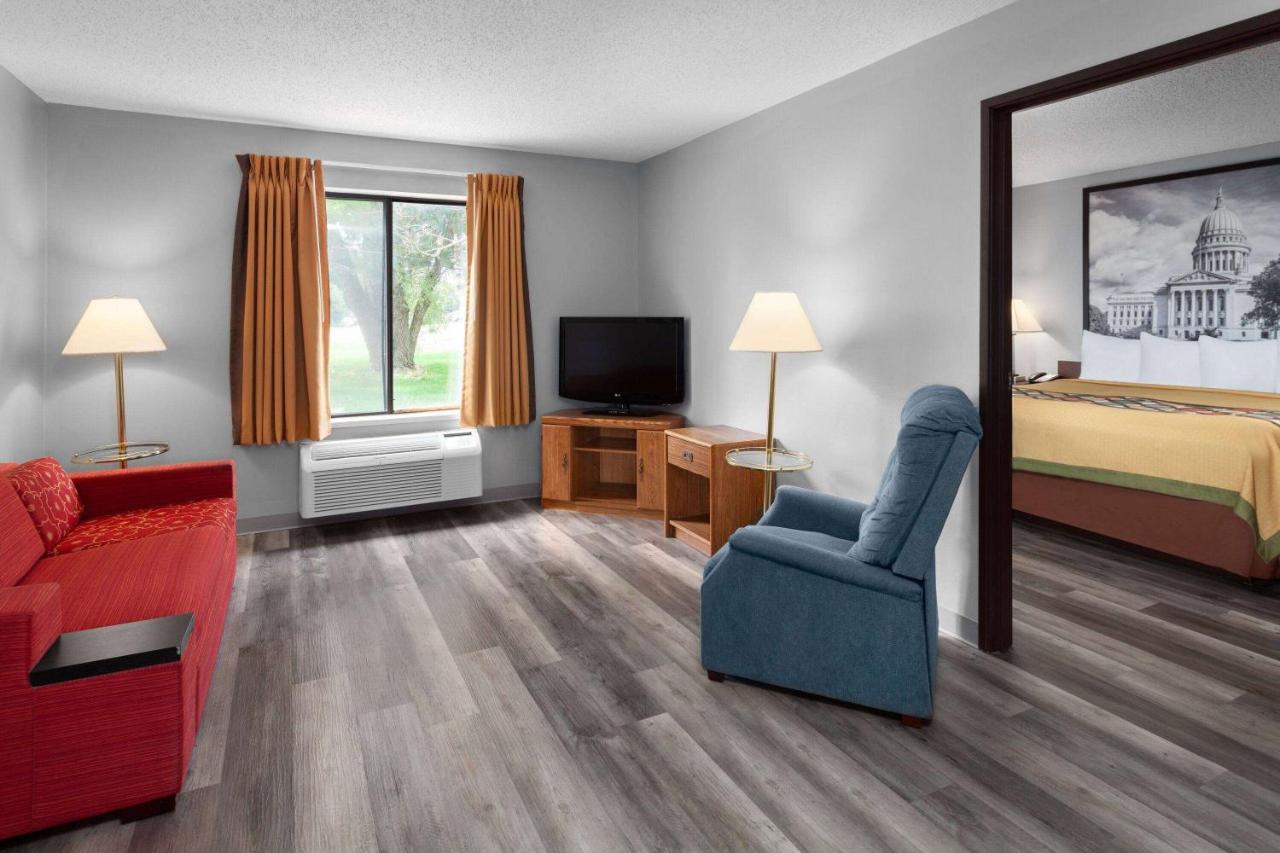 One-Bedroom King Suite - Non-Smoking at Super 8 by Wyndham Sun Prairie/Madison E