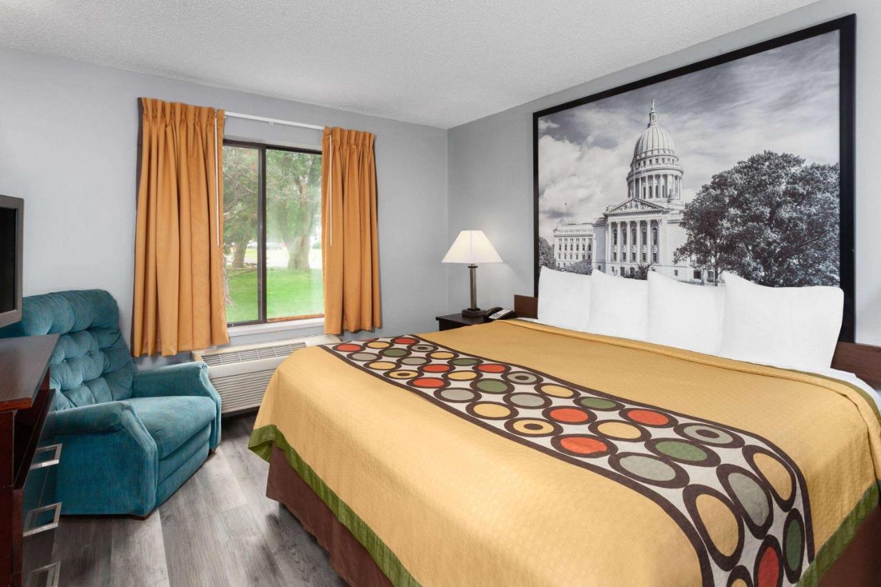 One-Bedroom King Suite - Non-Smoking at Super 8 by Wyndham Sun Prairie/Madison E