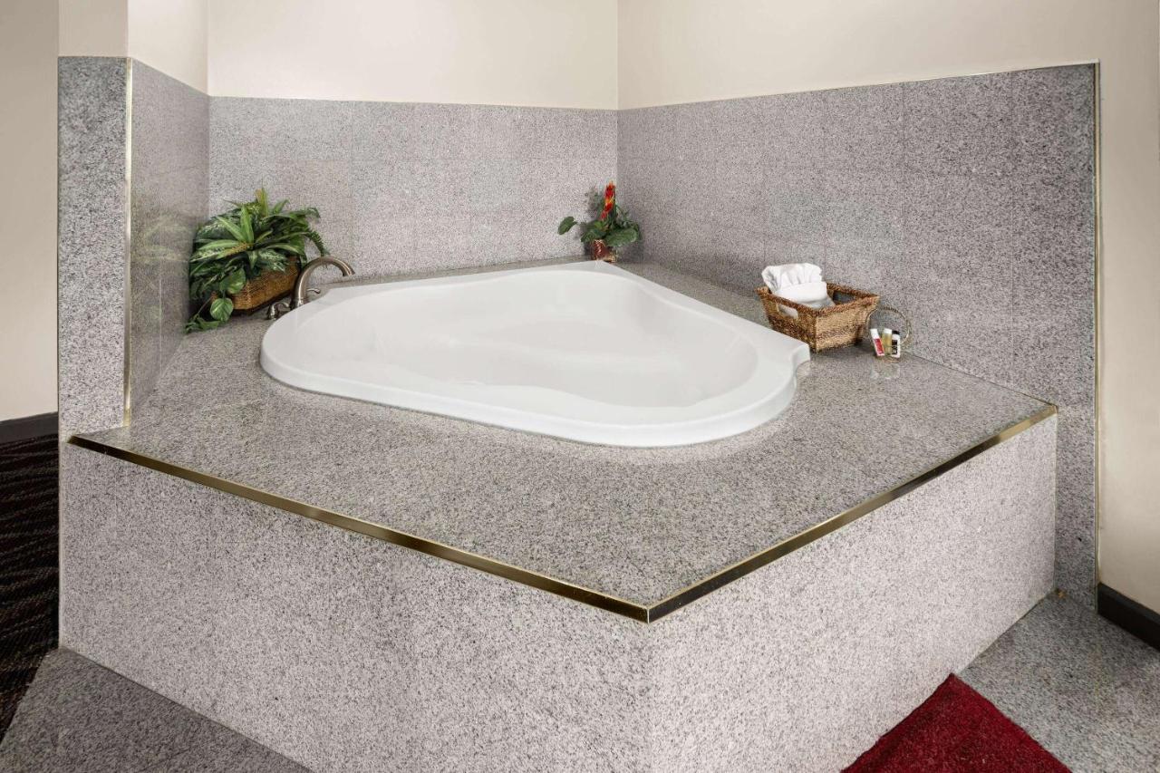 | Days Inn by Wyndham Wurtsboro