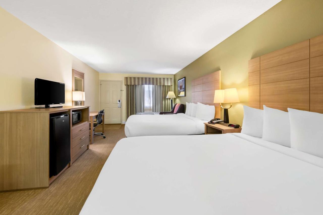 Queen Room with Two Queen Beds - Smoking at Best Western Dayton