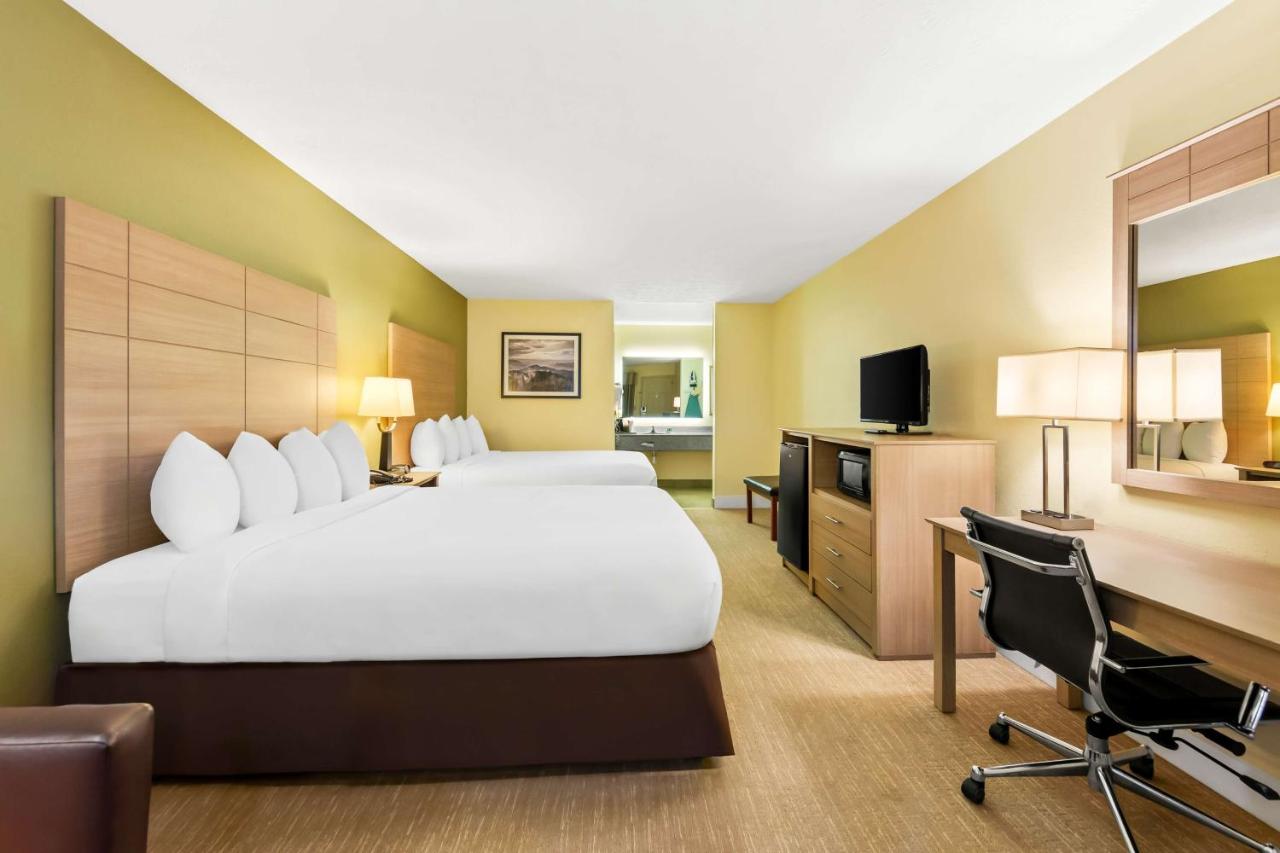Queen Room with Two Queen Beds - Smoking at Best Western Dayton