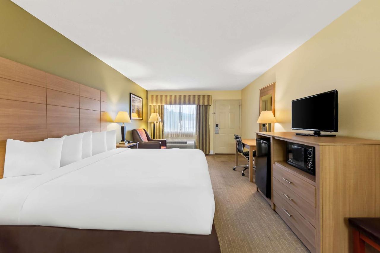 King Room - Smoking at Best Western Dayton