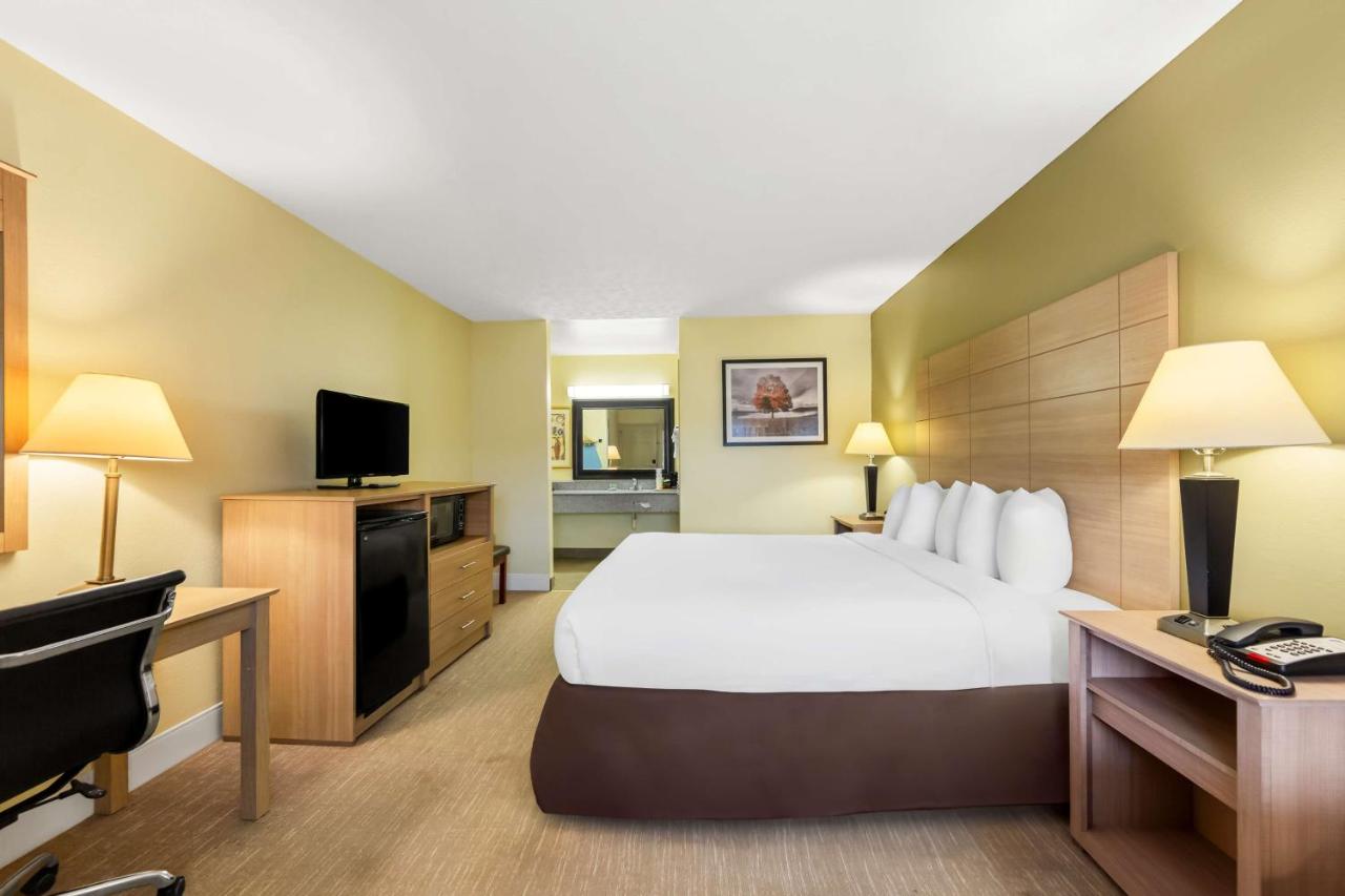 King Room - Smoking at Best Western Dayton