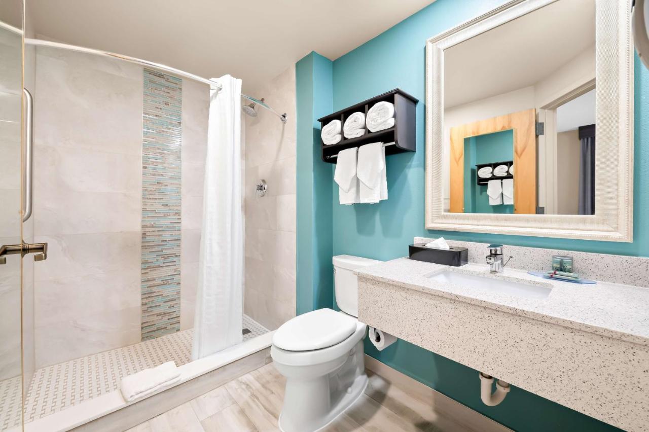 Queen Room with Two Queen Beds - Non-Smoking at Best Western Intracoastal Inn