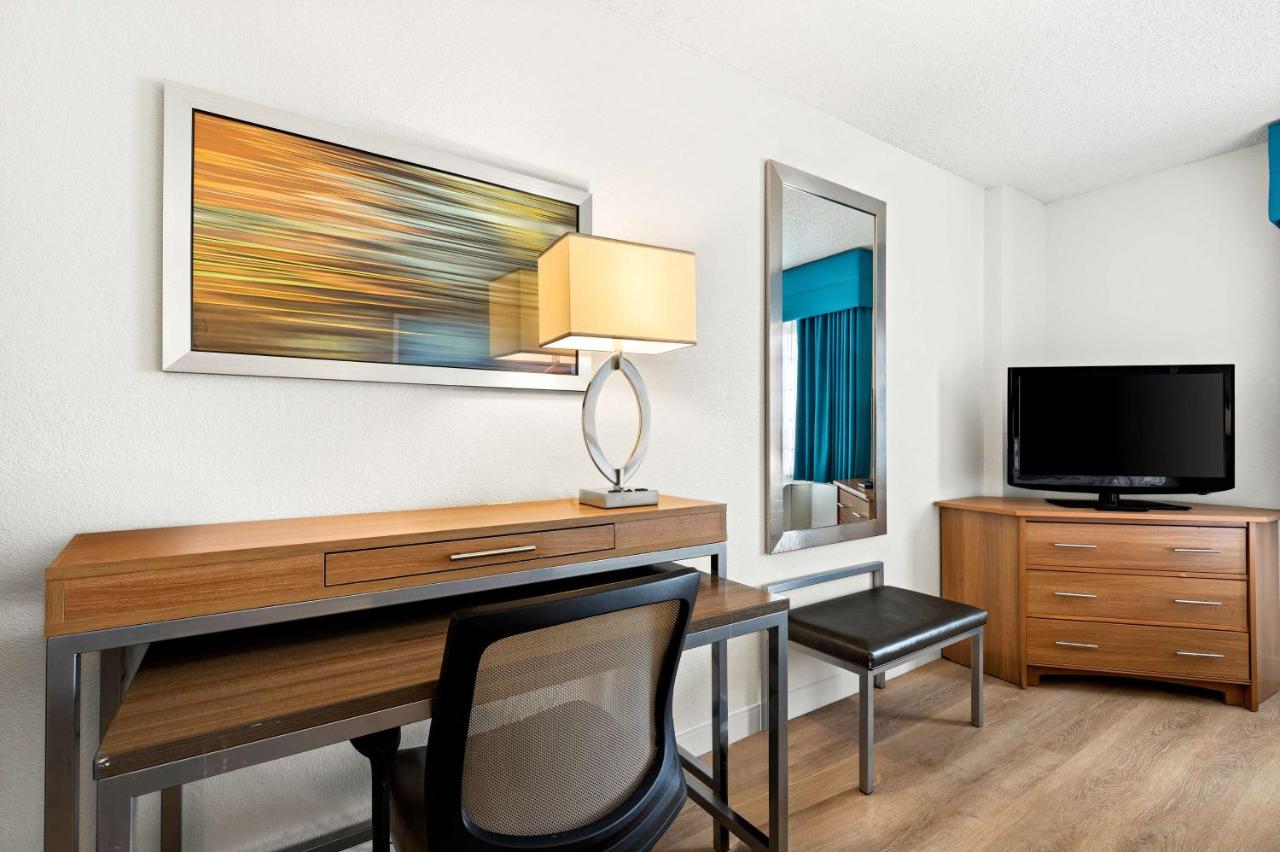 Executive King Room at Sonesta Anaheim Resort Area