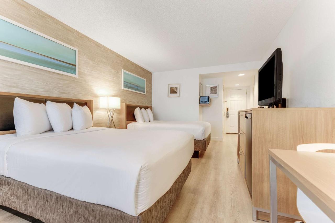 Deluxe Two Doubles at Sonesta Anaheim Resort Area