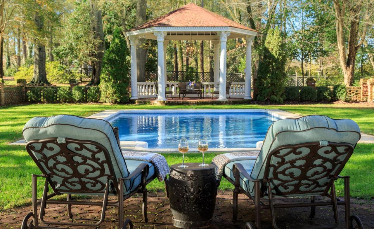 | The Twelve Oaks Bed & Breakfast