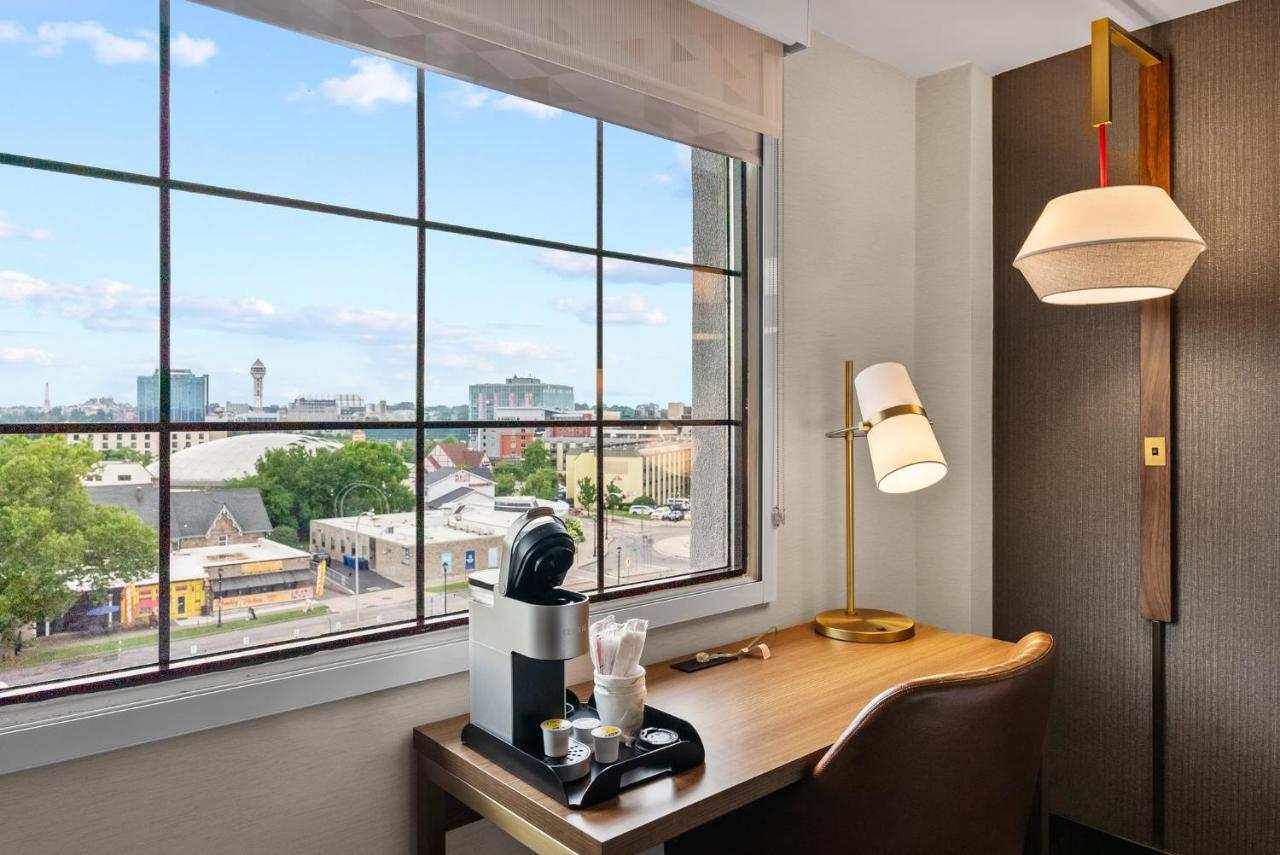 King Suite - Non-Smoking at Holiday Inn Niagara Falls State Park Entry by IHG