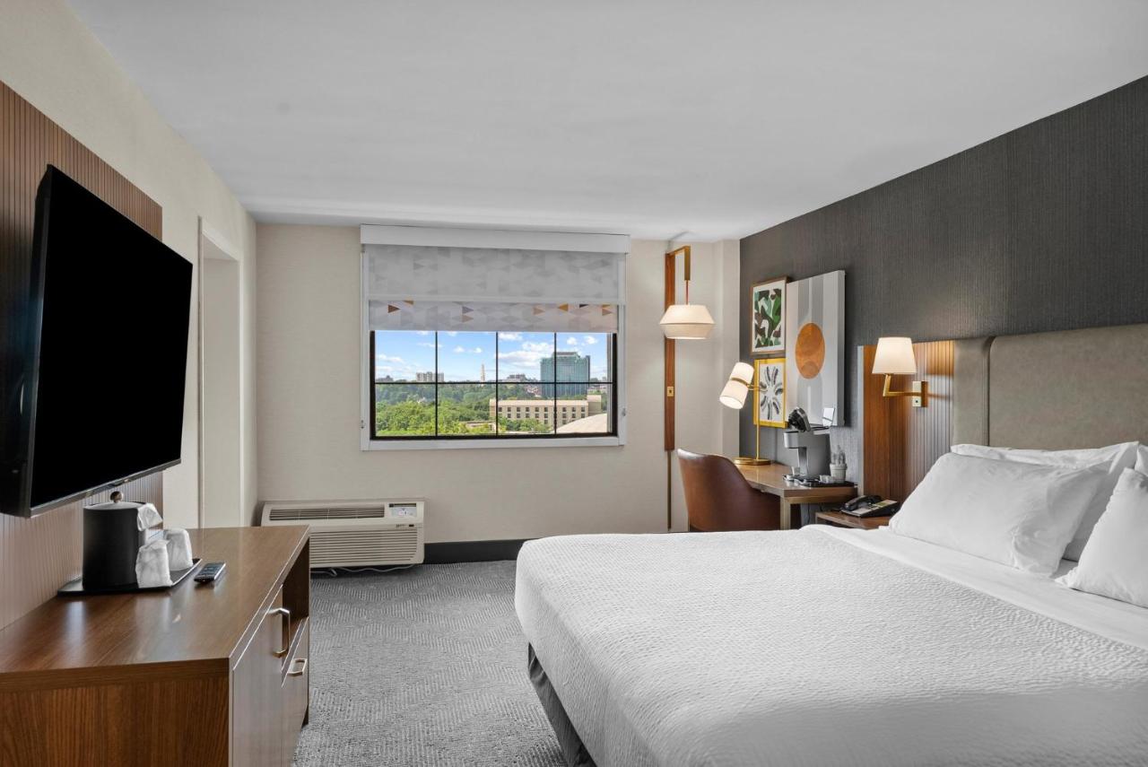 King Suite - Non-Smoking at Holiday Inn Niagara Falls State Park Entry by IHG