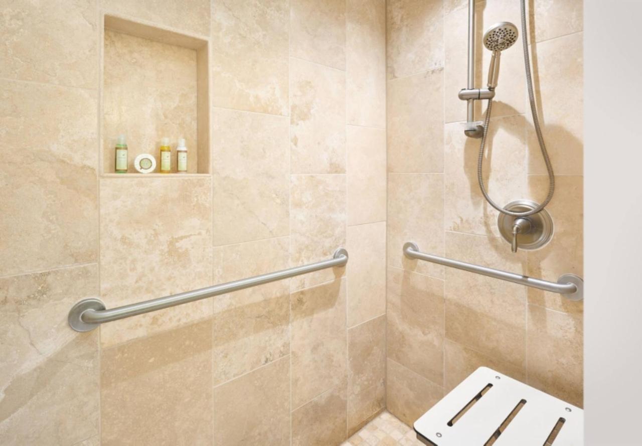 | Royal Lahaina Resort & Bungalows