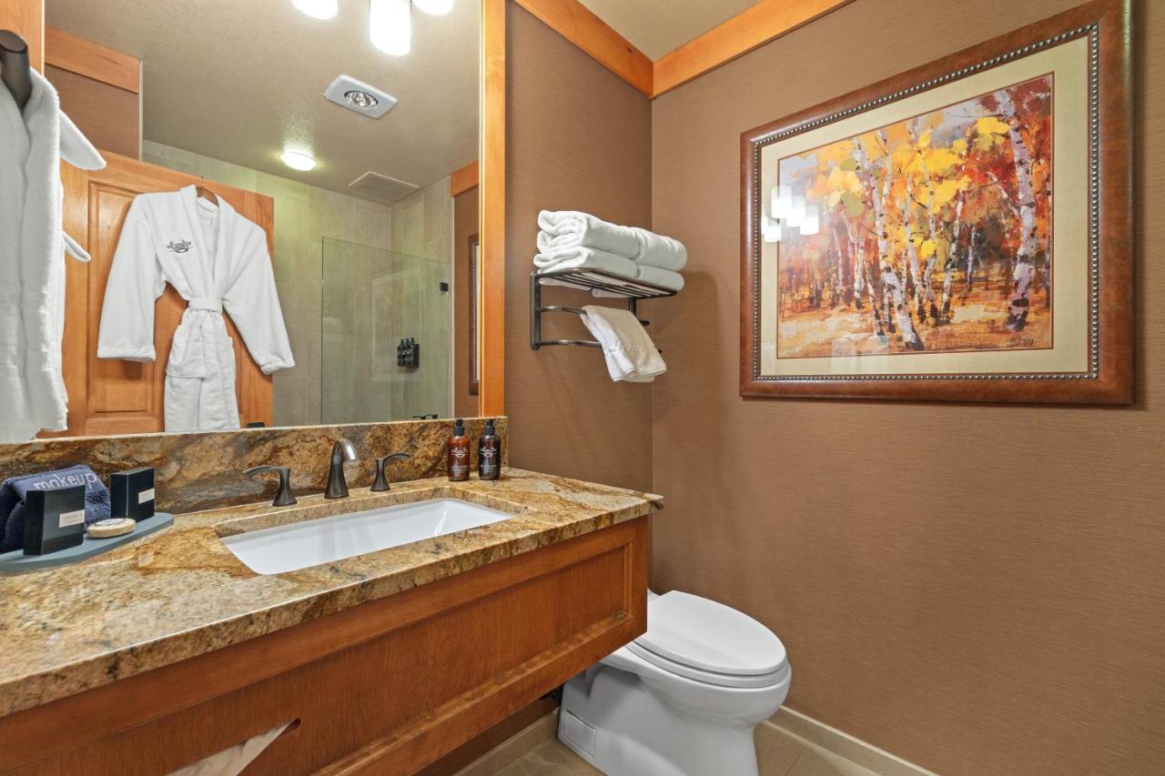 King Room at The Wyoming Inn of Jackson Hole
