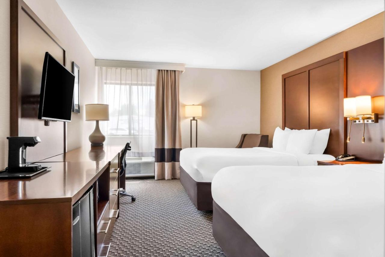Queen Room with Two Queen Beds - Non-Smoking at Comfort Inn at Buffalo Bill Village Resort