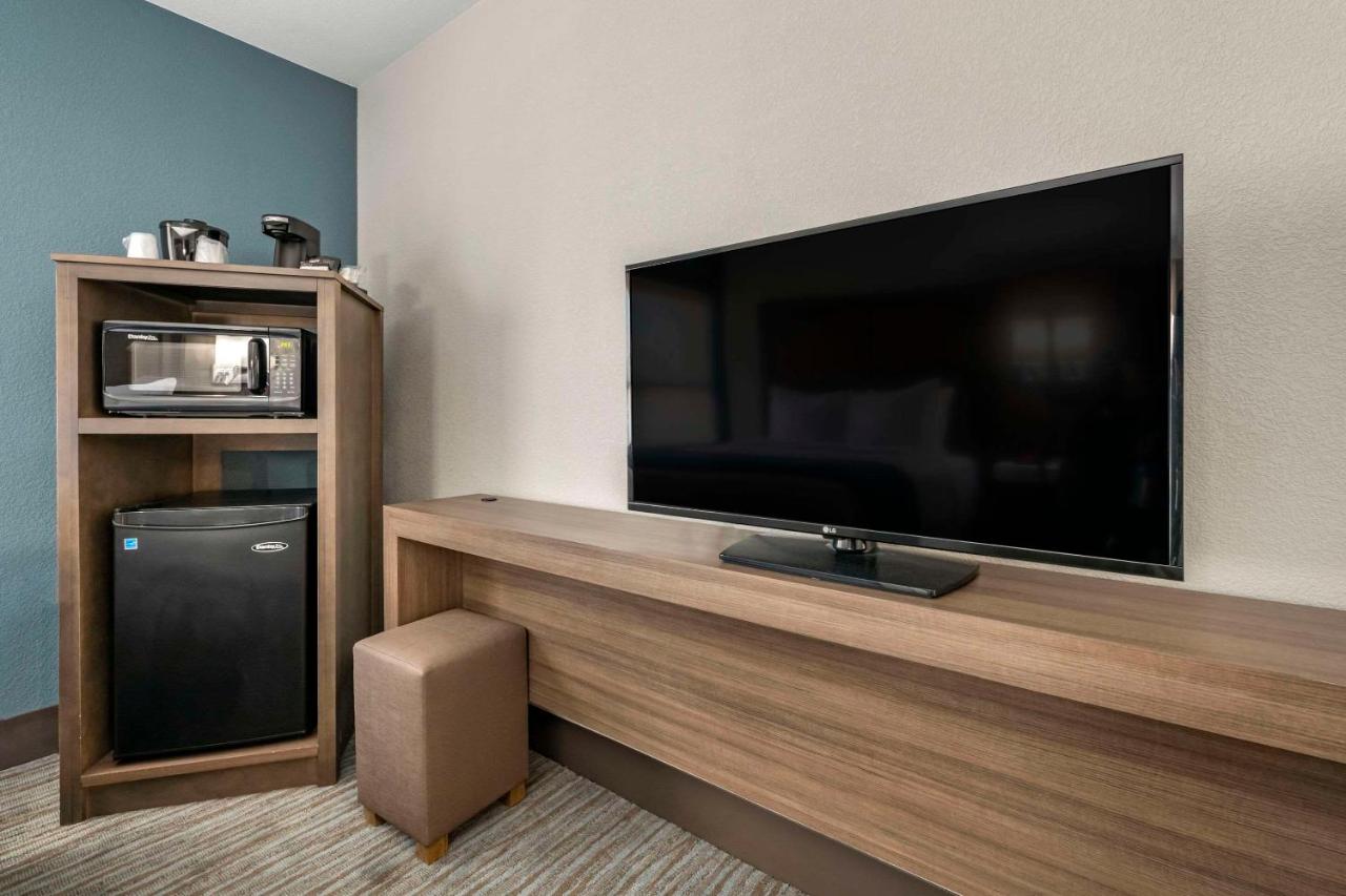Queen Room with Two Queen Beds - Non-Smoking at Comfort Inn & Suites Downtown Brickell - Port of Miami