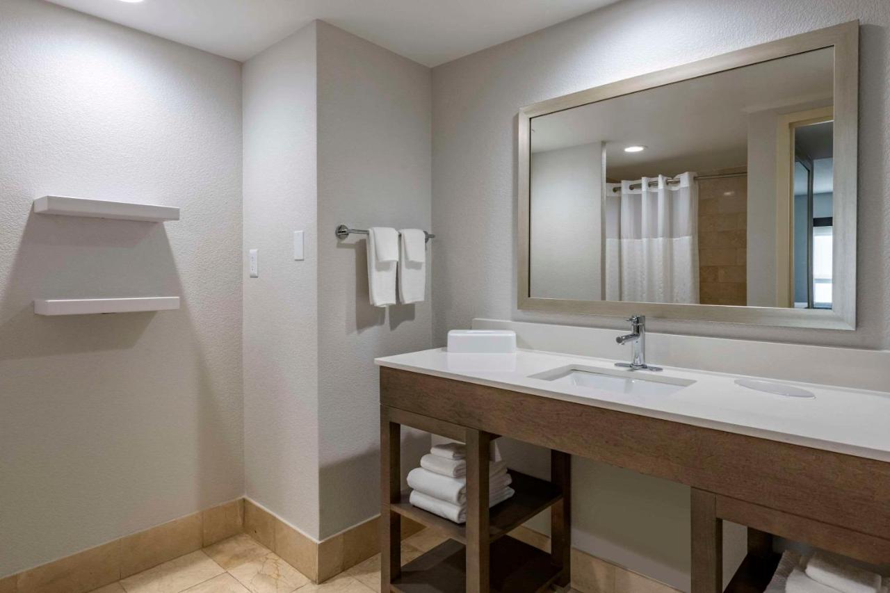 King Room at Comfort Inn & Suites Downtown Brickell - Port of Miami