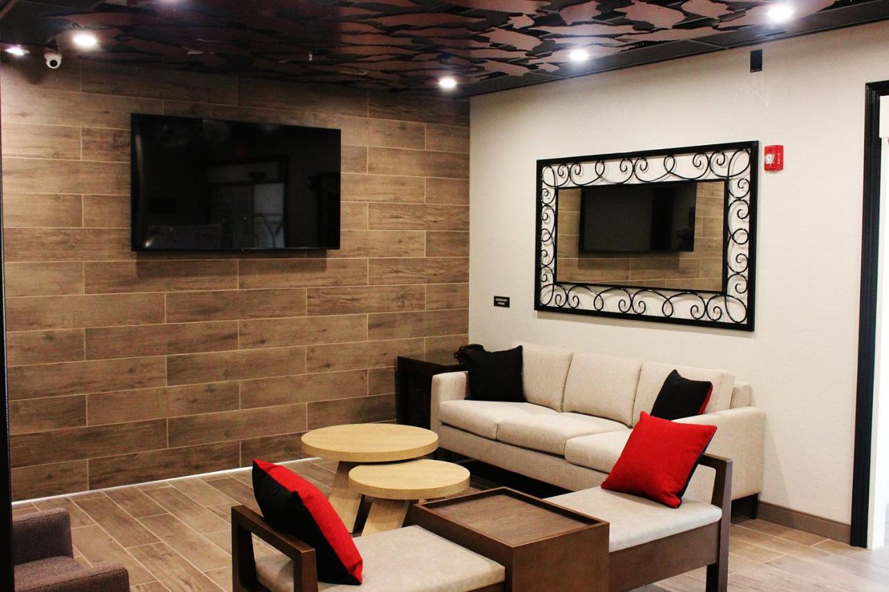 | Candlewood Suites Fayetteville, an IHG Hotel