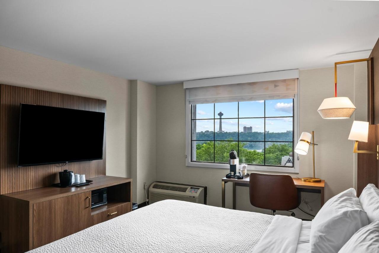 King Suite - Non-Smoking at Holiday Inn Niagara Falls State Park Entry by IHG