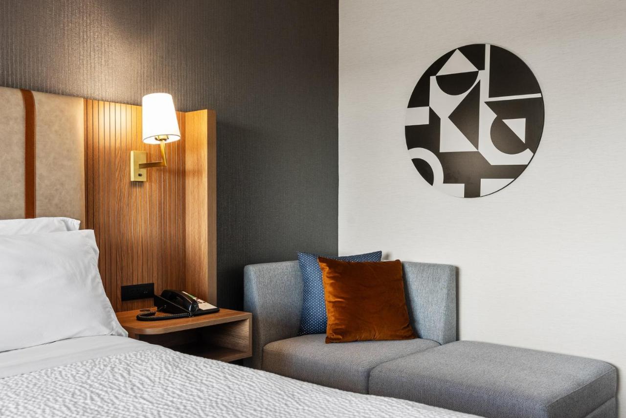 King Suite - Non-Smoking at Holiday Inn Niagara Falls State Park Entry by IHG