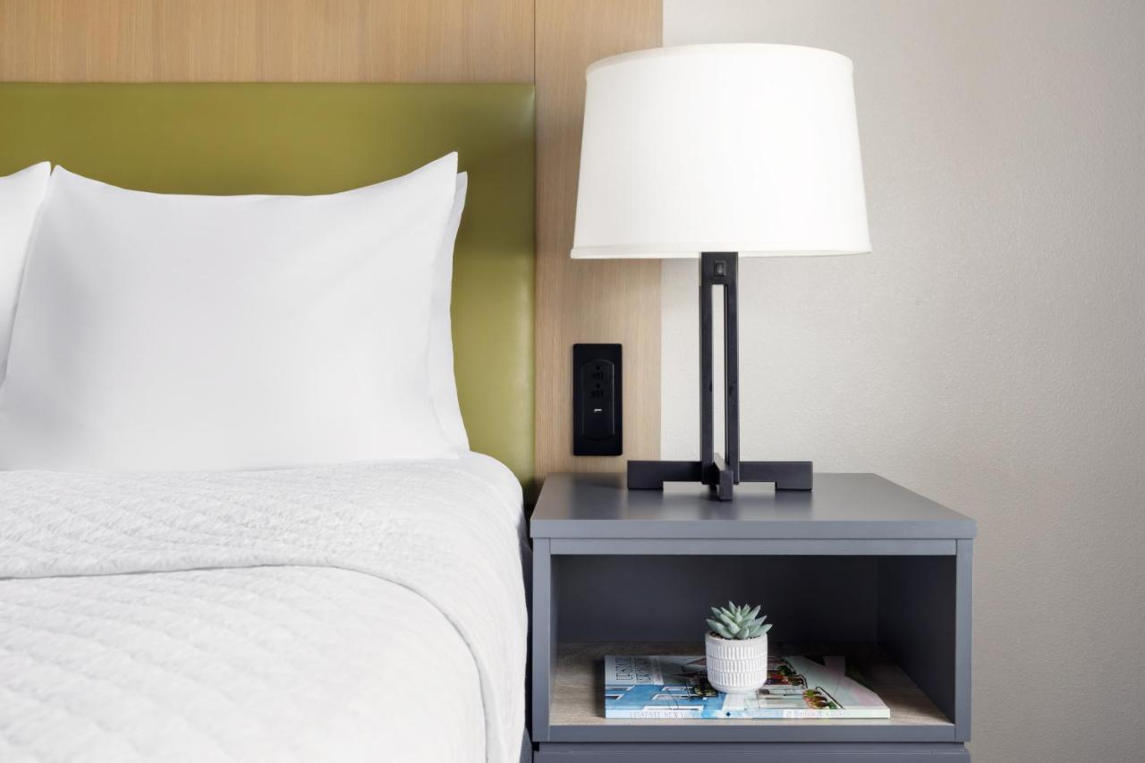 King Suite at Country Inn & Suites by Radisson, Big Flats (Elmira), NY