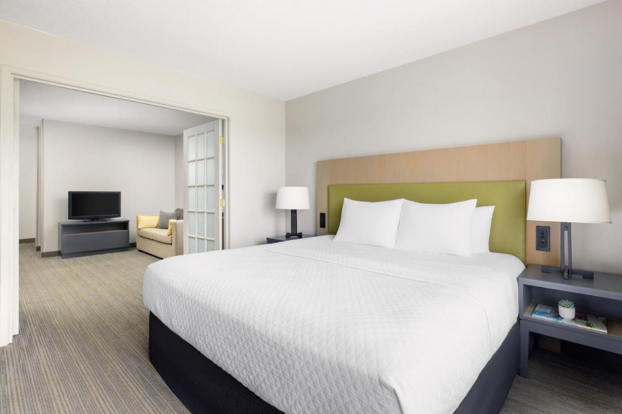 | Country Inn & Suites by Radisson, Big Flats (Elmira), NY