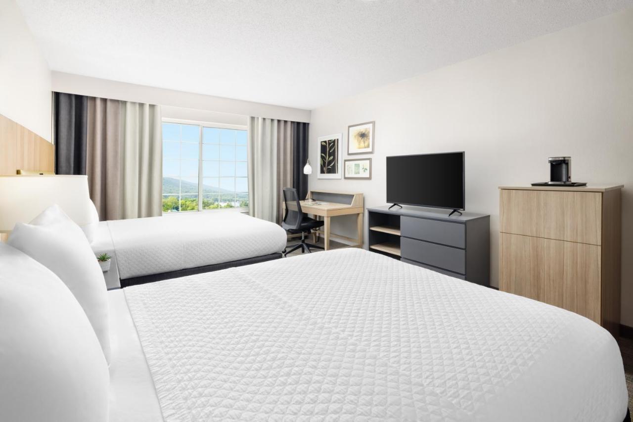 | Country Inn & Suites by Radisson, Big Flats (Elmira), NY