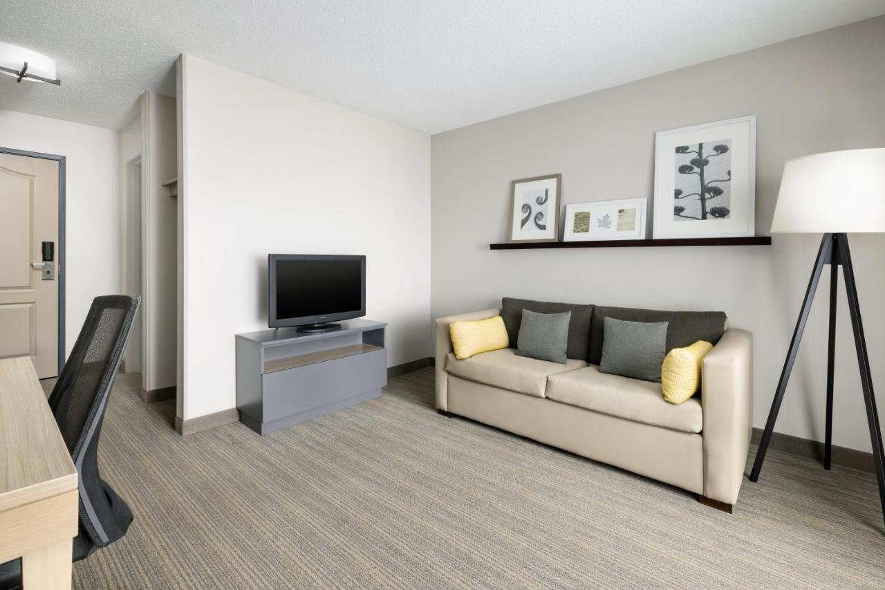 | Country Inn & Suites by Radisson, Big Flats (Elmira), NY