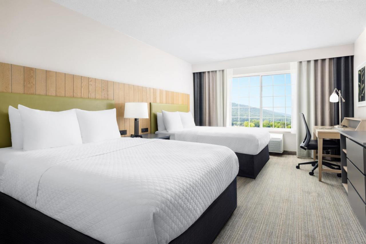 | Country Inn & Suites by Radisson, Big Flats (Elmira), NY