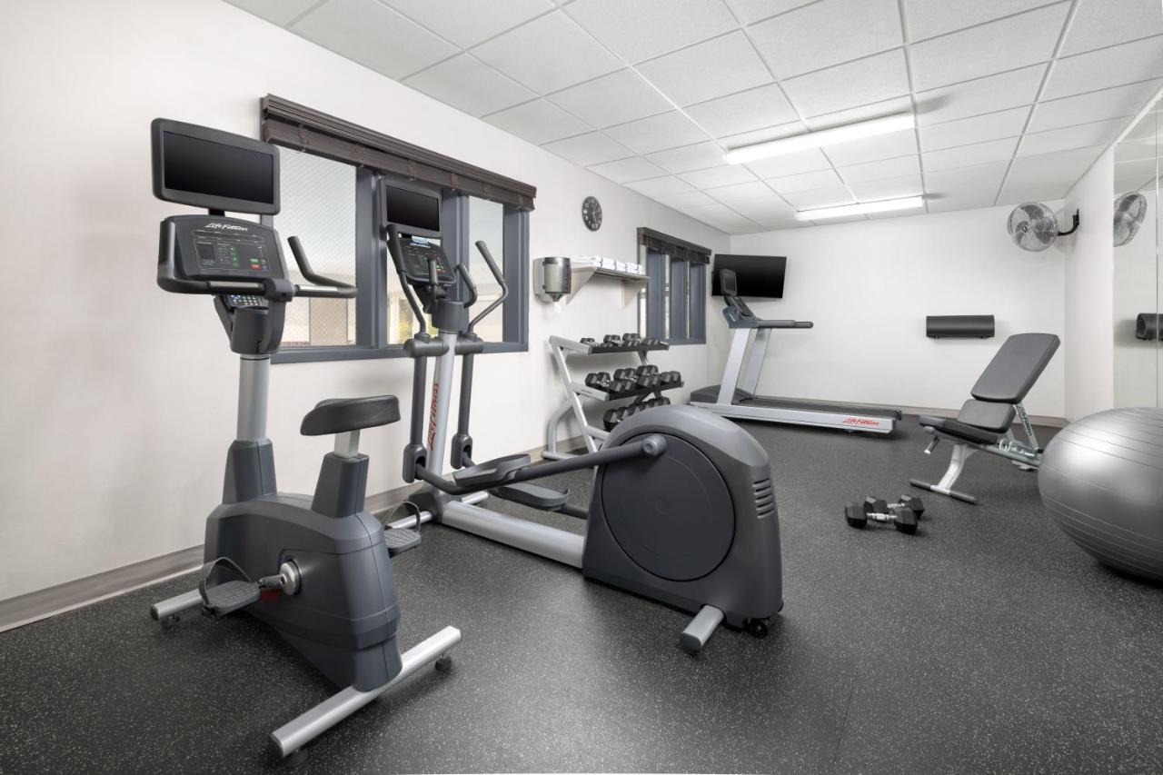| Country Inn & Suites by Radisson, Big Flats (Elmira), NY
