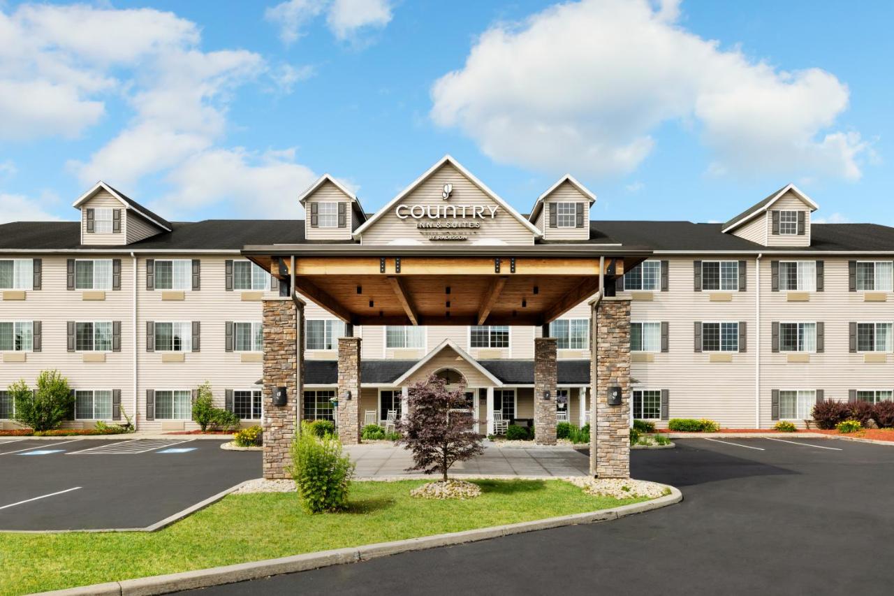 | Country Inn & Suites by Radisson, Big Flats (Elmira), NY