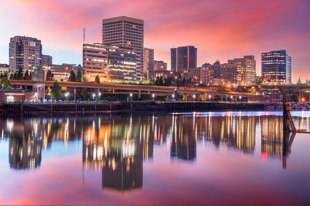 | Silver Cloud Hotel - Tacoma Waterfront