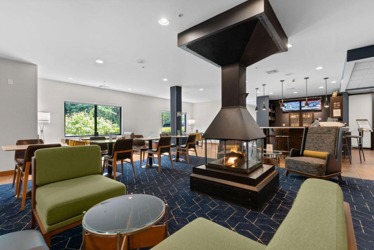 | Courtyard Burlington Williston