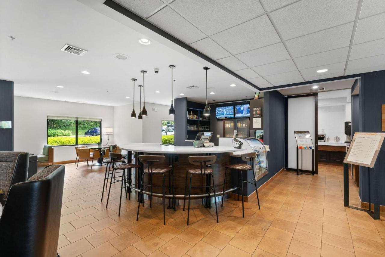 | Courtyard Burlington Williston
