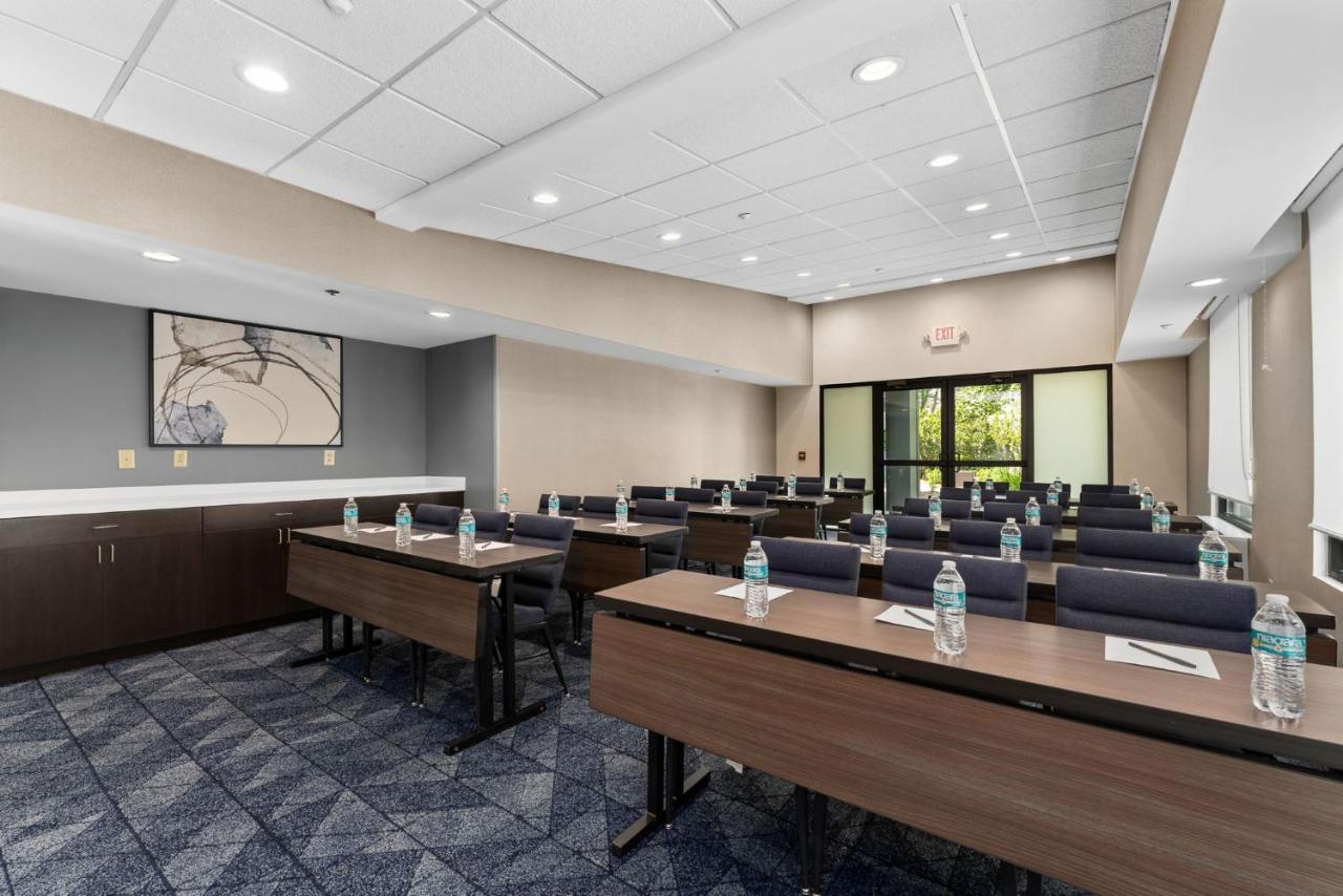 | Courtyard Burlington Williston