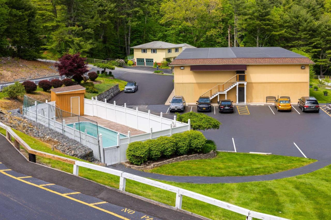 | Days Inn by Wyndham Wurtsboro