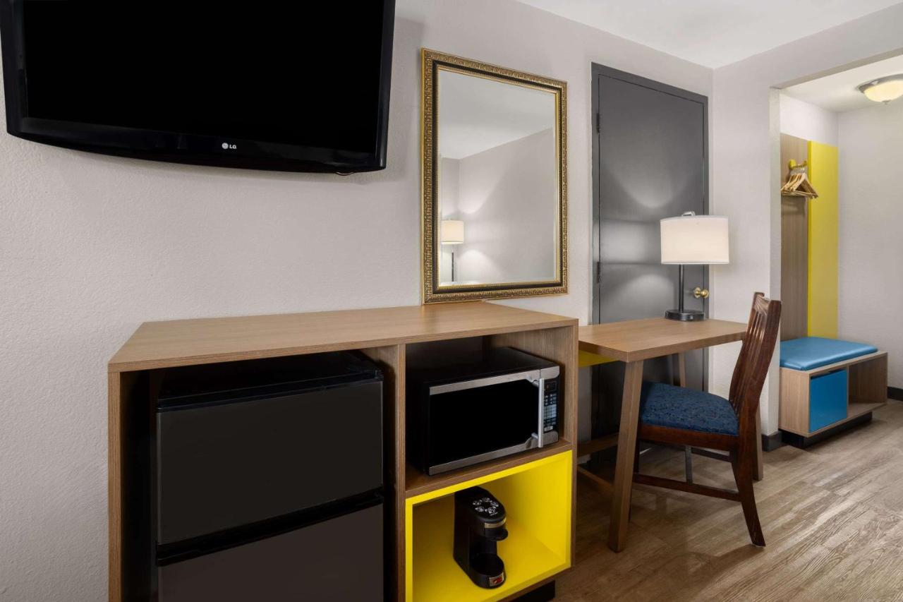 | Days Inn by Wyndham Wurtsboro