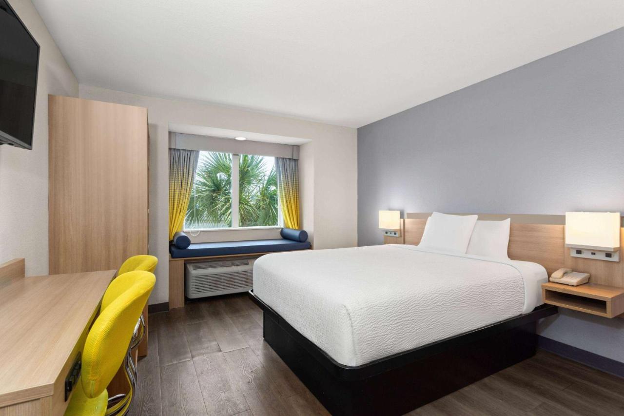 Queen Room - Non-Smoking at Microtel Inn & Suites by Wyndham Panama City