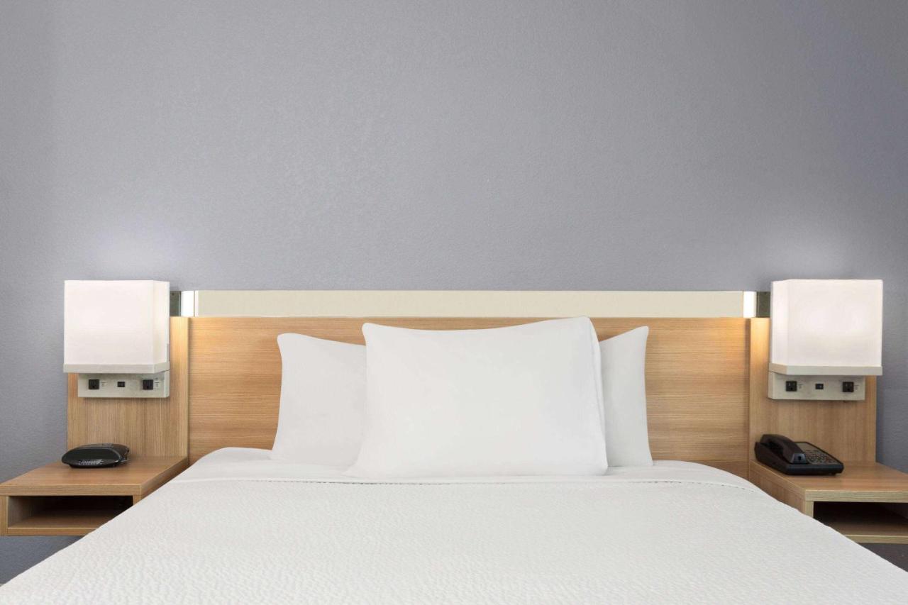 Queen Room - Non-Smoking at Microtel Inn & Suites by Wyndham Panama City
