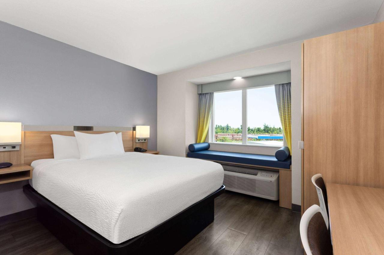 Queen Room - Non-Smoking at Microtel Inn & Suites by Wyndham Panama City