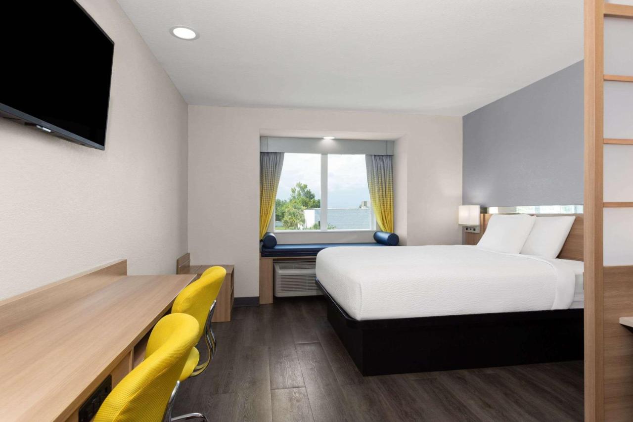 Queen Suite - Non-Smoking at Microtel Inn & Suites by Wyndham Panama City