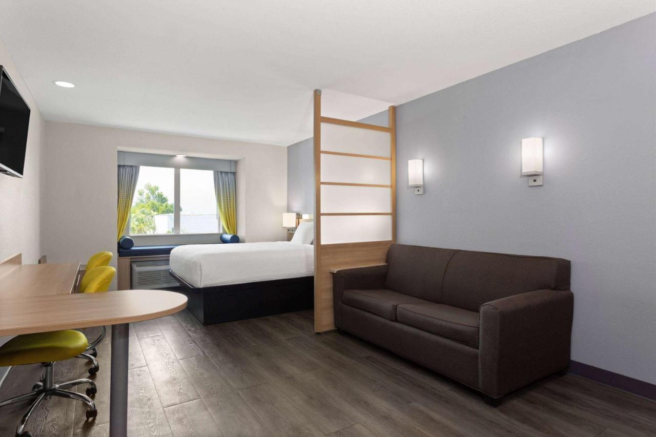 Queen Suite - Non-Smoking at Microtel Inn & Suites by Wyndham Panama City
