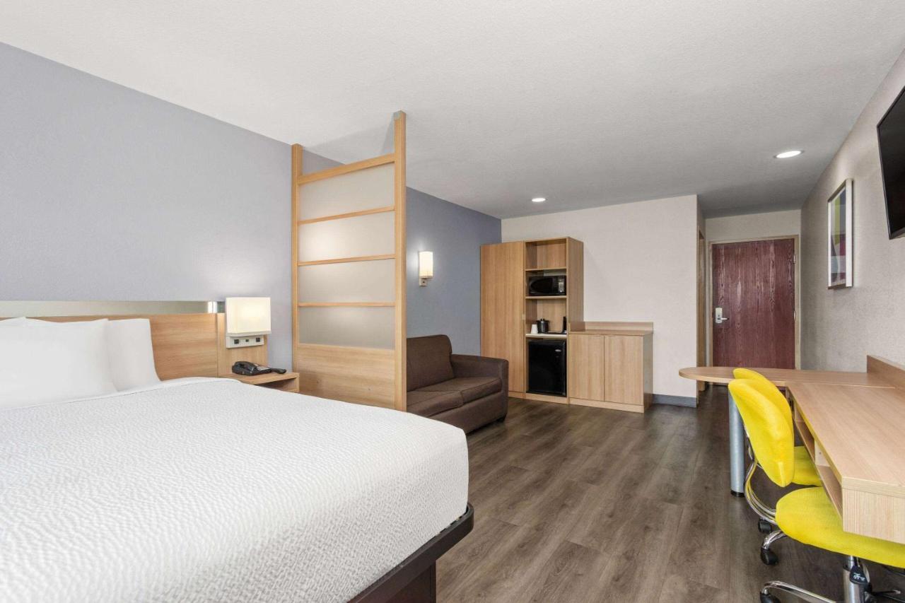 Queen Suite - Non-Smoking at Microtel Inn & Suites by Wyndham Panama City