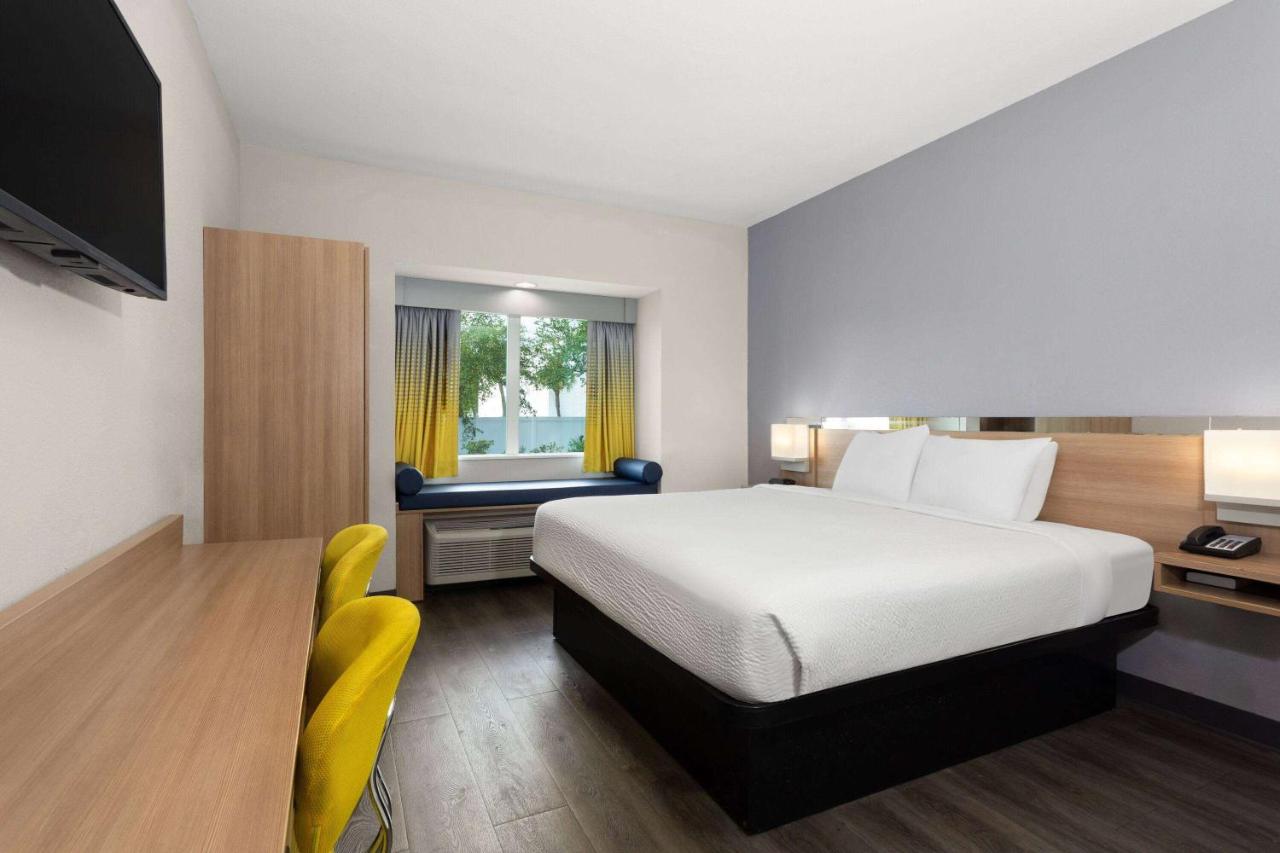 King Suite - Non-Smoking at Microtel Inn & Suites by Wyndham Panama City