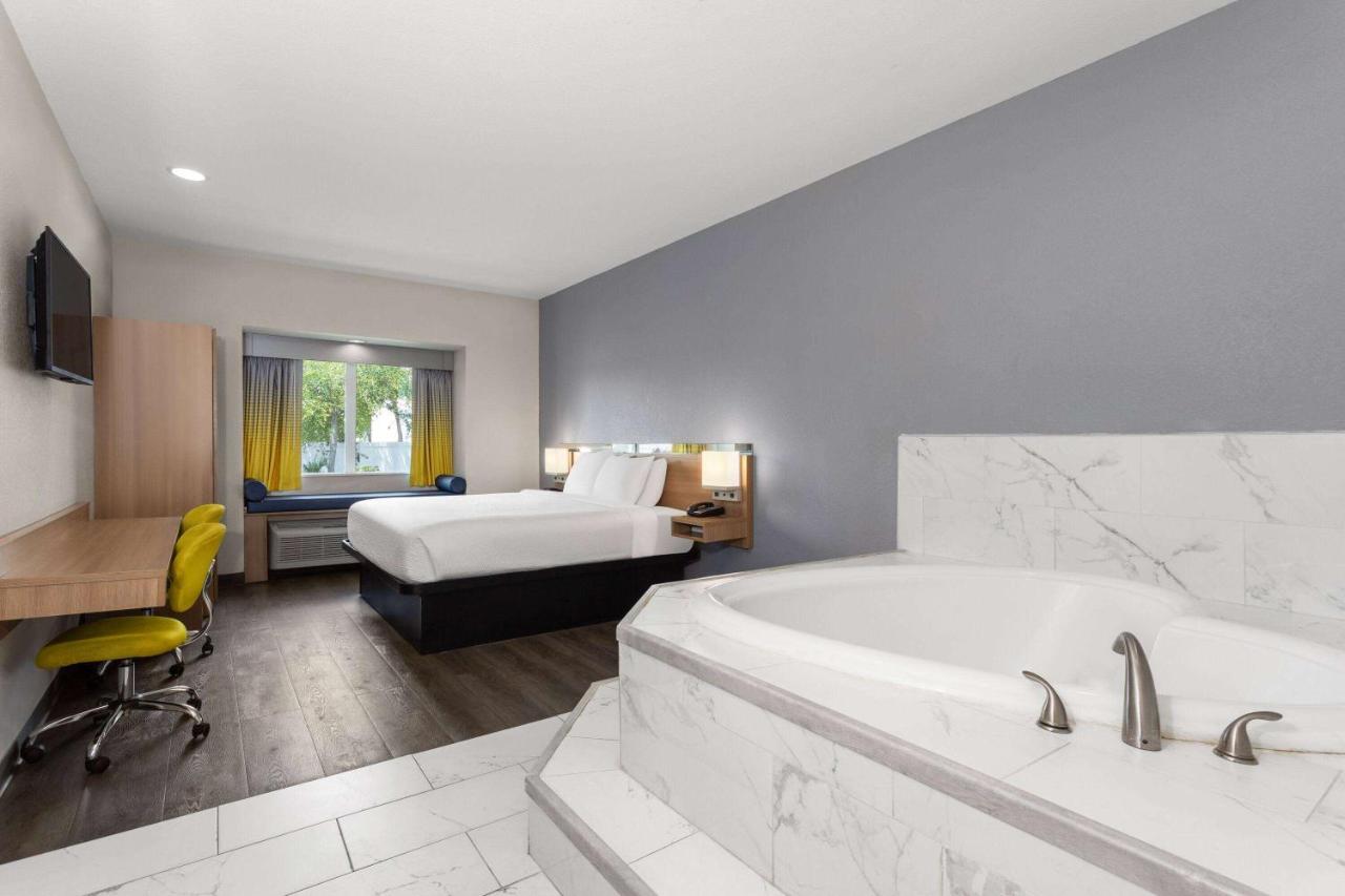 King Suite - Non-Smoking at Microtel Inn & Suites by Wyndham Panama City
