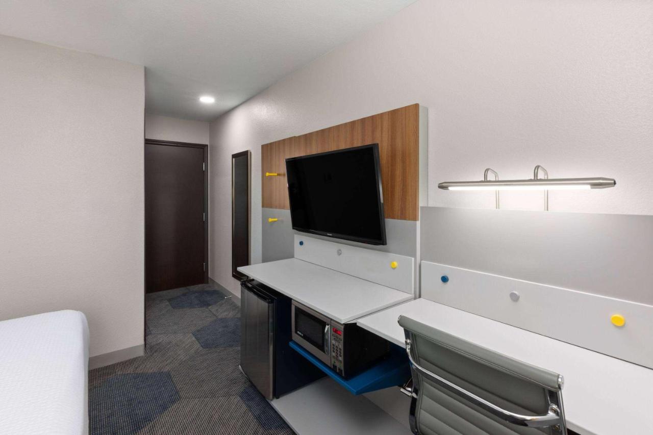 Queen Suite - Disability Access/Non-Smoking at Microtel Inn & Suites by Wyndham Buda Austin South