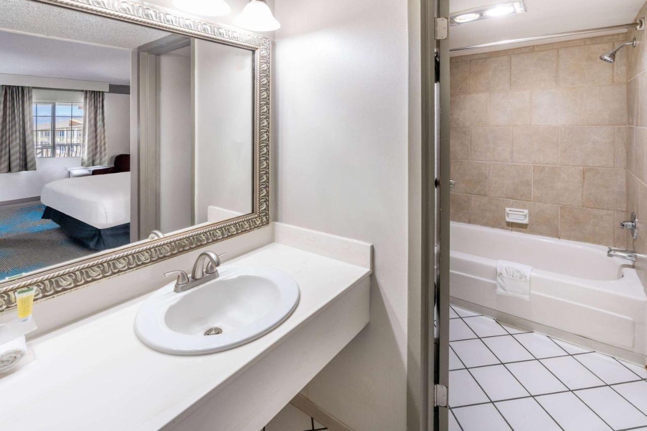 | Days Inn by Wyndham Delta CO