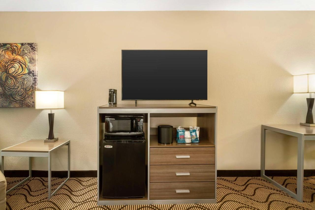 Queen Room with Two Queen Beds - Non-Smoking at Best Western Heritage Inn - Chico